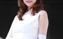 公交车掀开奶罩边躁狠狠躁漫画